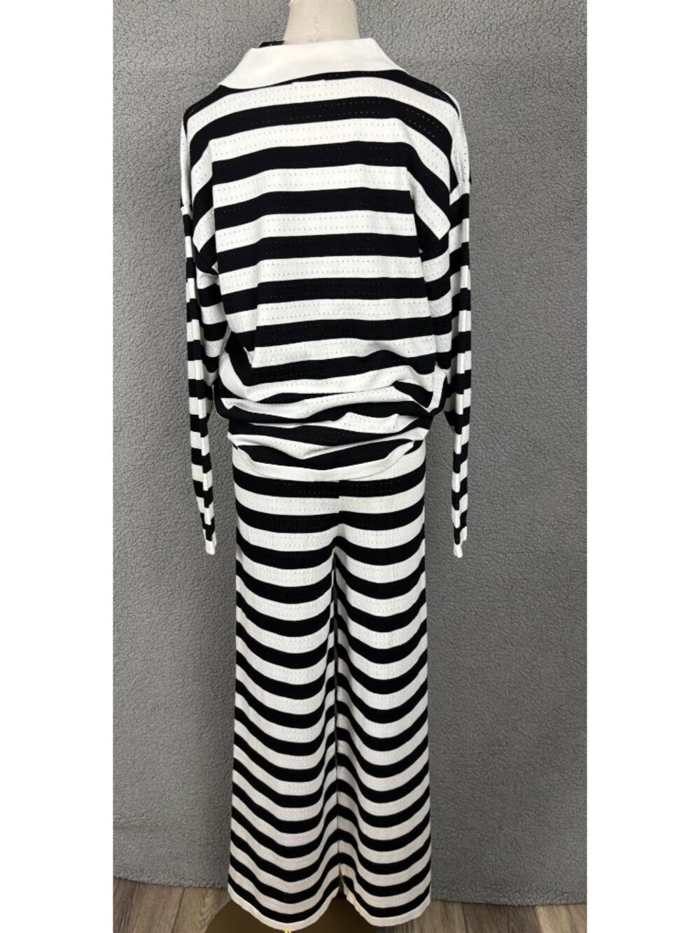 Derax Women's 2-Piece Set Striped Black & White Long Sleeve & Wide Leg Med NWT - Picture 4 of 8